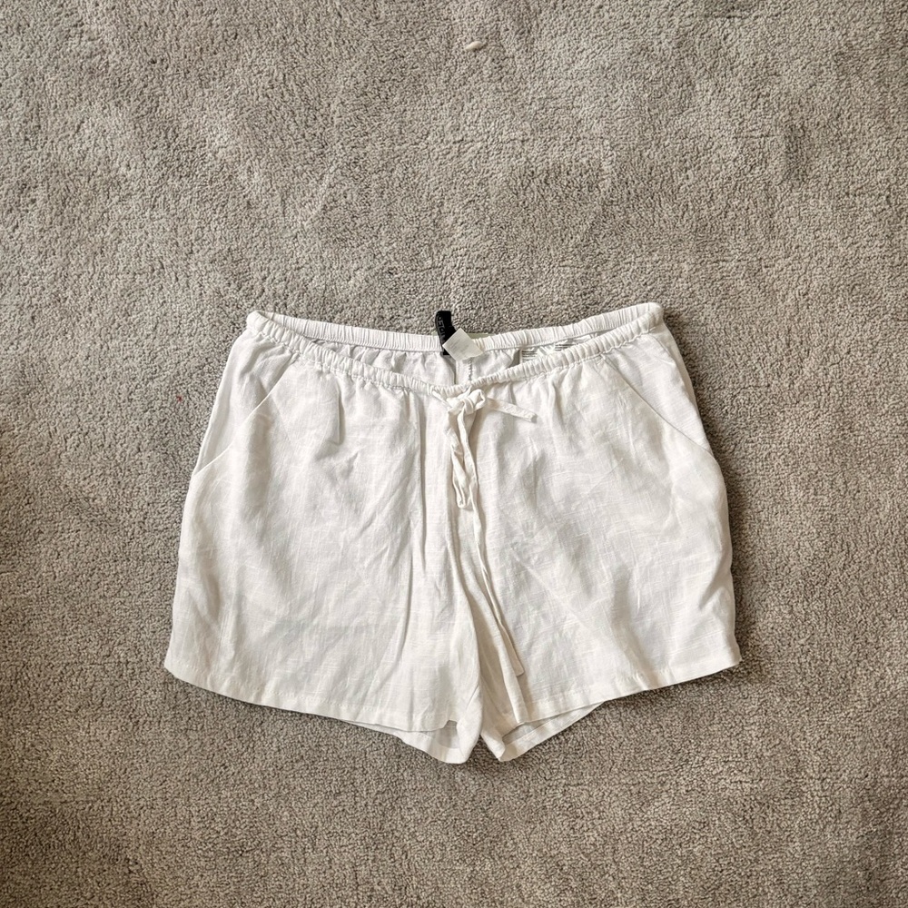 H and M linen shorts! Brand new with tags!